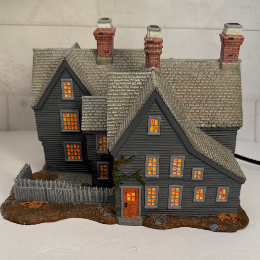 Department 56 New England Village Salem Willows the gables Light Up House